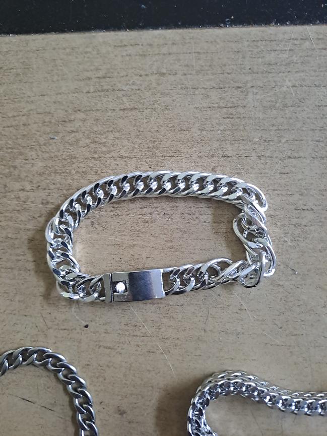 Bild 3 Armbänder Schmuck