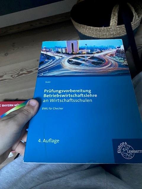 Bild 1 Lehrbuch Prüfungsvorbereitung Betriebswirtschaftslehre an Wirtschaftsschulen