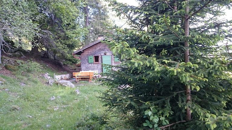 Romantische Ferienhütte im Schwarzwald Nähe Schluchsee. Info ferienhuette@gmx.de