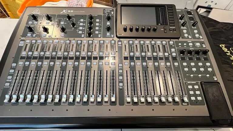 Behringer X32 40-Kanal-Digital-Audio-Mischpult