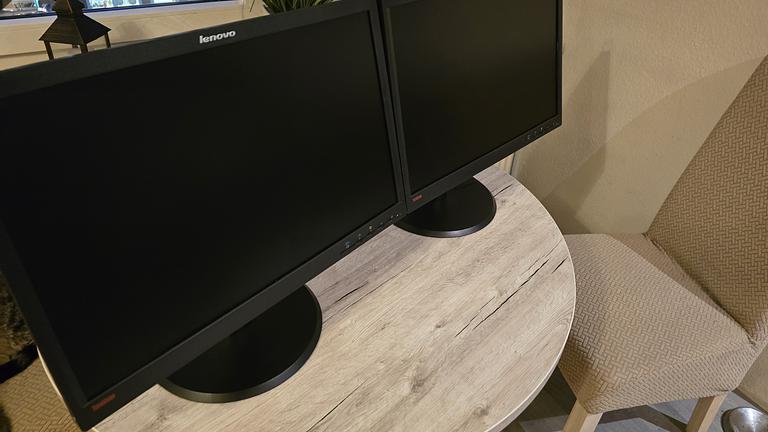 2x Levnovo Thinkvision V1ADV 22" auf Wunsch mit PC