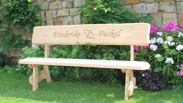 Gartenbank aus Holz mit Gravur. Rentnergeschenk. Hochzeitsgeschenk.