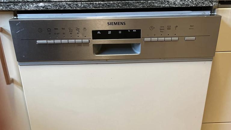 Geschirrspüler/ Spülmaschine Siemens SN56P582- teilintegrierbar- EEF-A+++ 60€