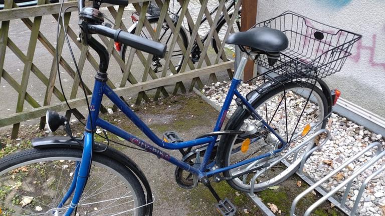 Das kannst Du Haben.1x28Zoll DamenRad City Bike u.1x ein 28 Zoll Herren GIANT