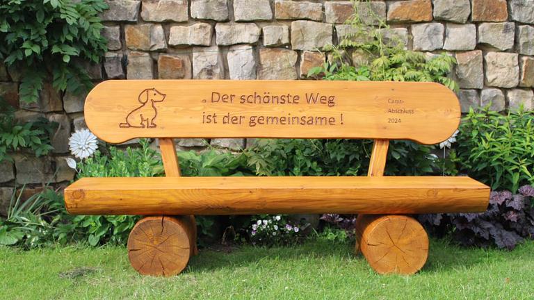 Gartenbank mit Gravur. Hochzeitsgeschenk. Jubiläumsgeschenk. Krongartmöbel.