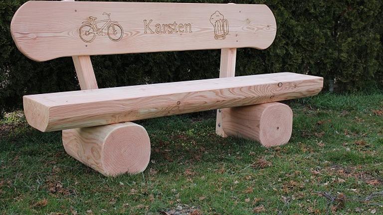 Gartenmöbel mit Gravur. Hochzeitsgeschenk. Krongartmöbel.