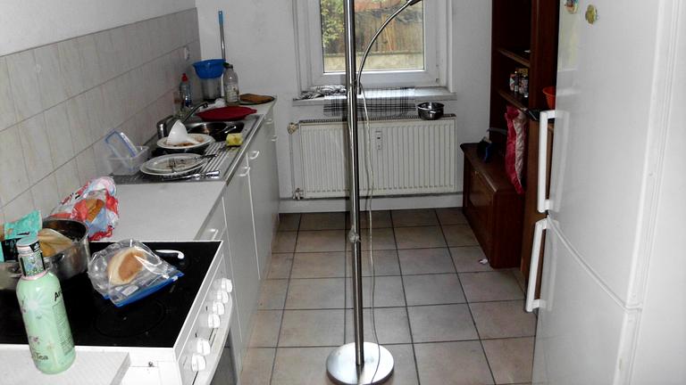 ich möchte diese schöne stehlampe fürs wonzimmer günstig ab geben nur für 16euro