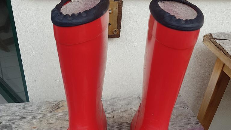 Rote Gummistiefel in Gr. 37